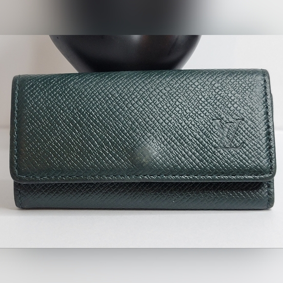 Authentic Louis Vuitton Taiga Leather Dk. Green Porte Cles Key Holder CA0996 - Picture 2 of 16